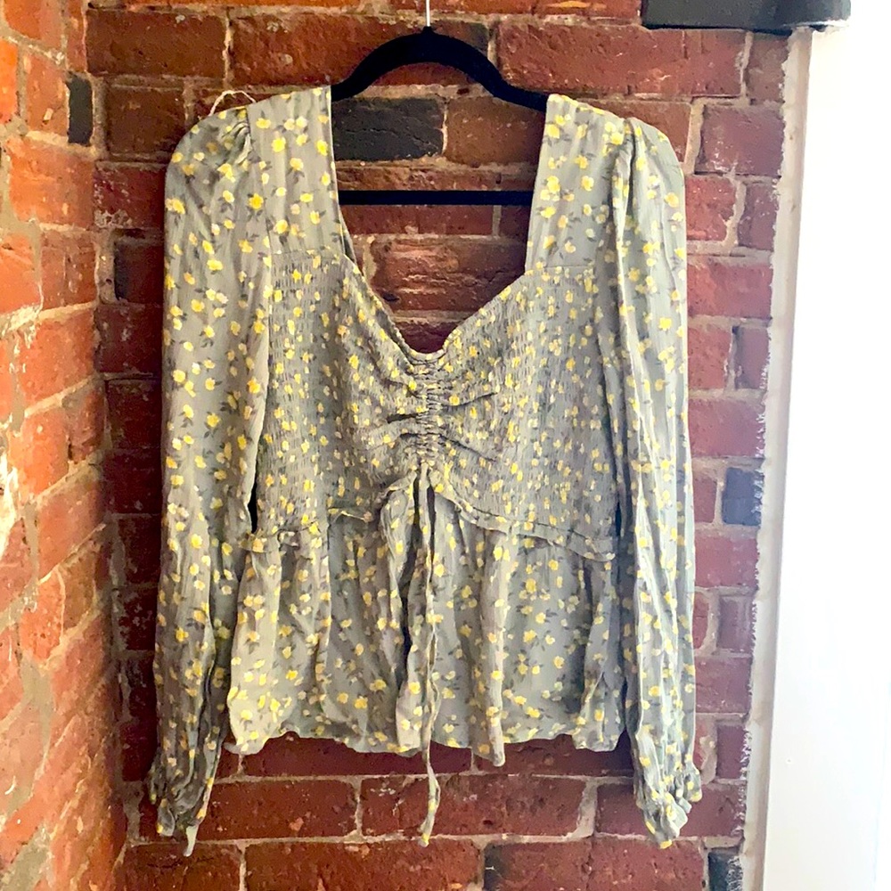 TAGS ON Planet Gold Floral Print Smocked Top
